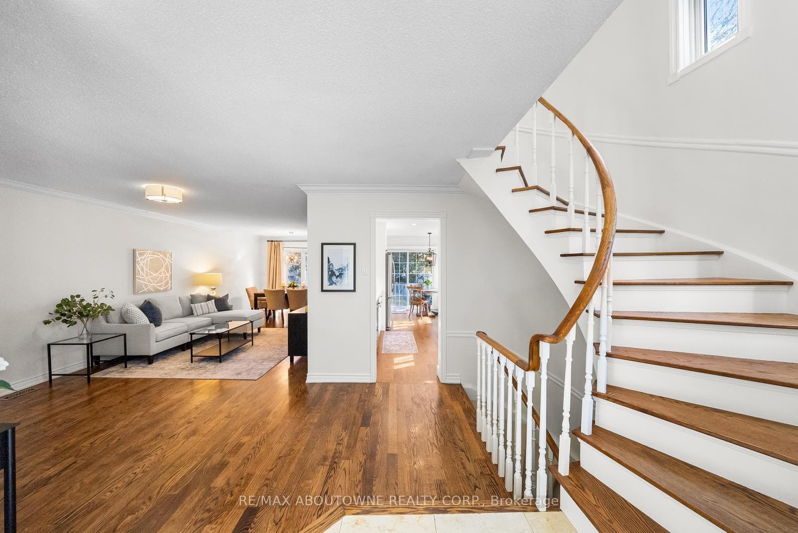 1116 Springbrook Crescent photo 6