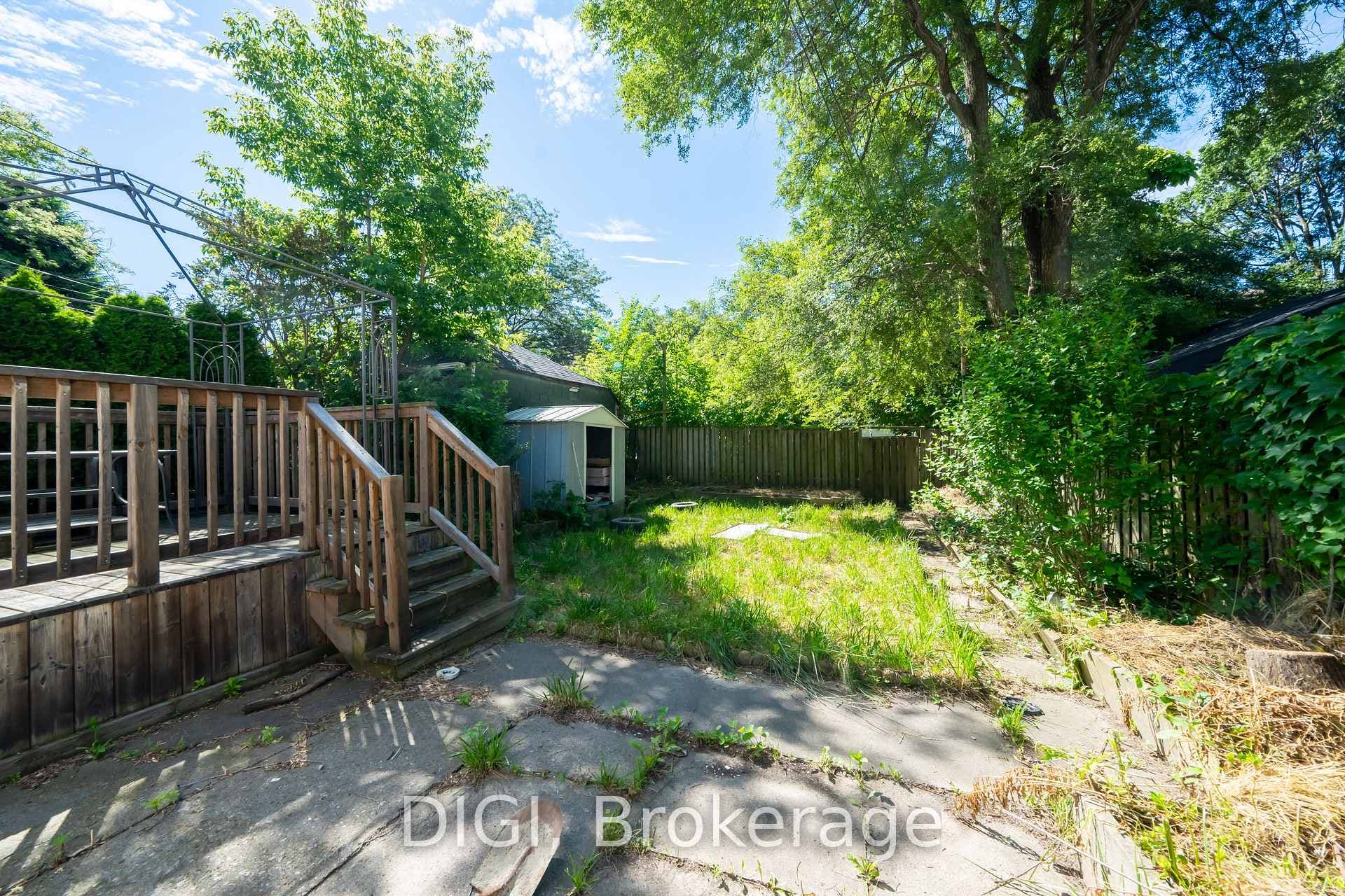 65 Harcourt Avenue photo 8