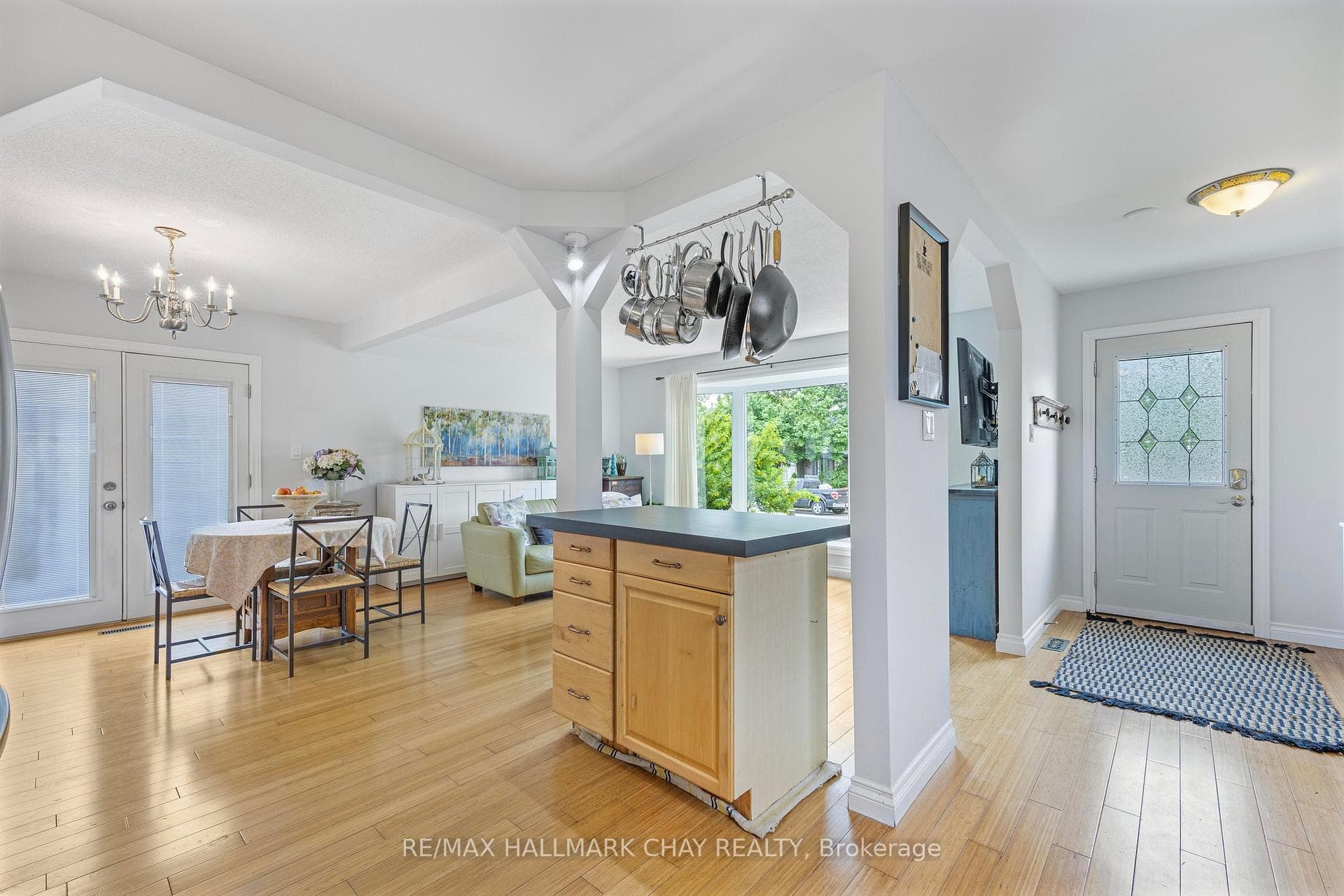 209 Folkstone Crescent photo 14
