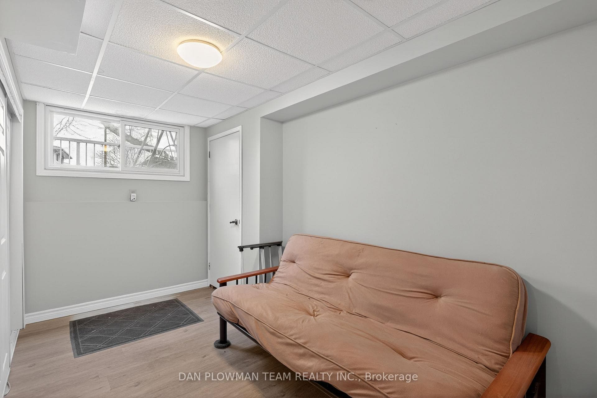 344 Kensington Crescent photo 30