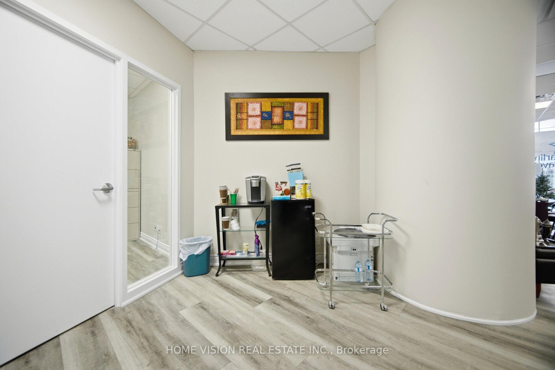 50 Burnhamthorpe Road Unit 106 photo 33