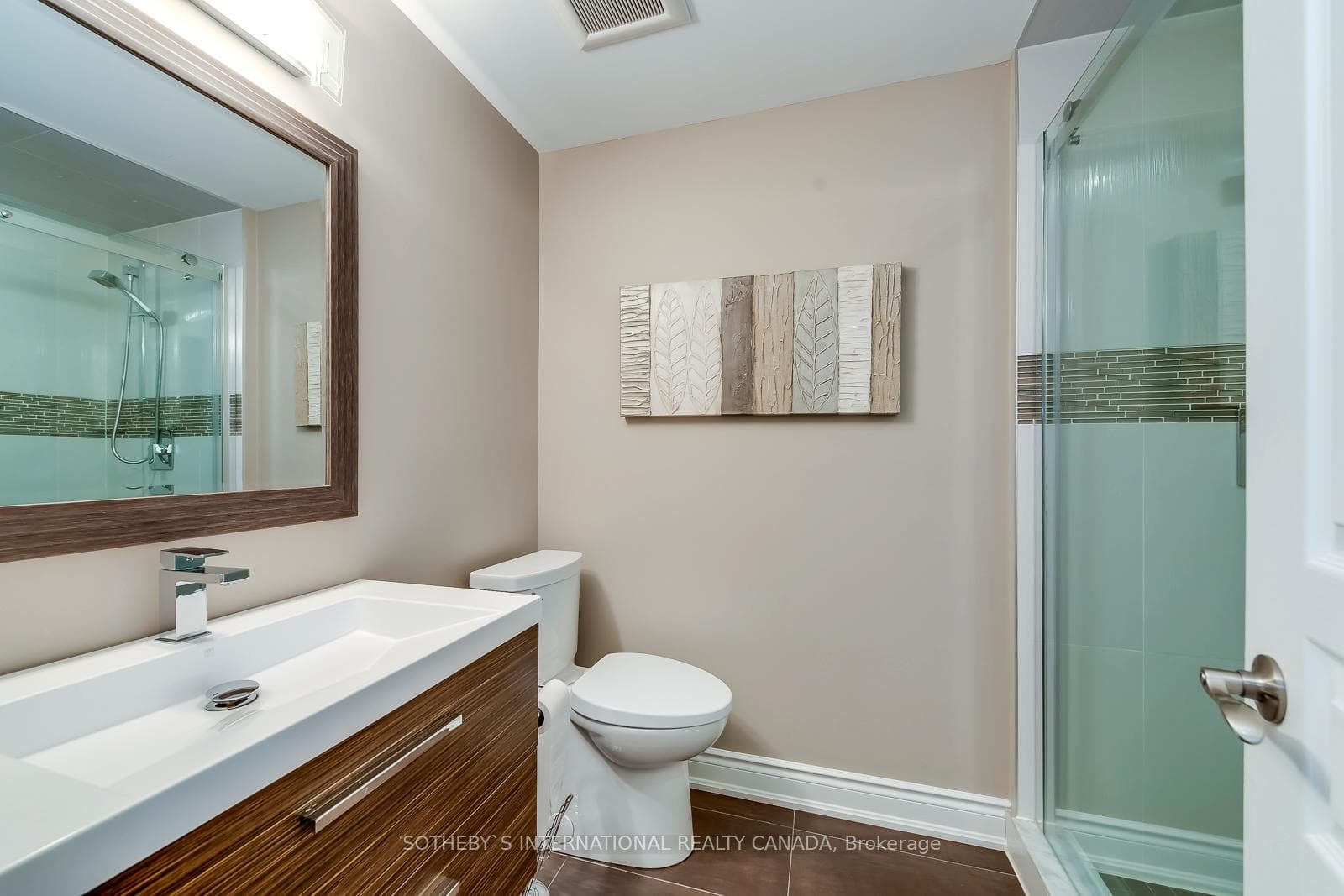 577 Renshaw Court photo 32