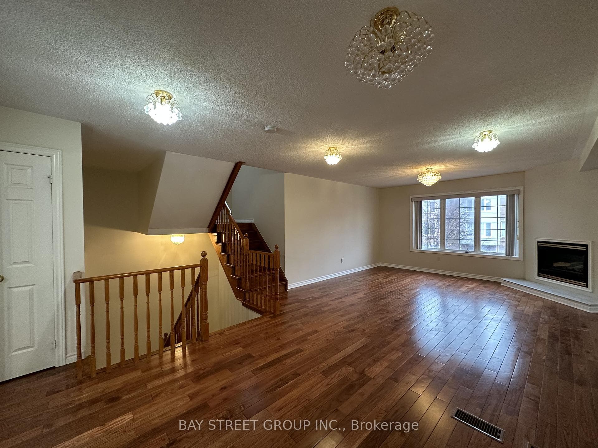 152 Leitchcroft Crescent photo 6