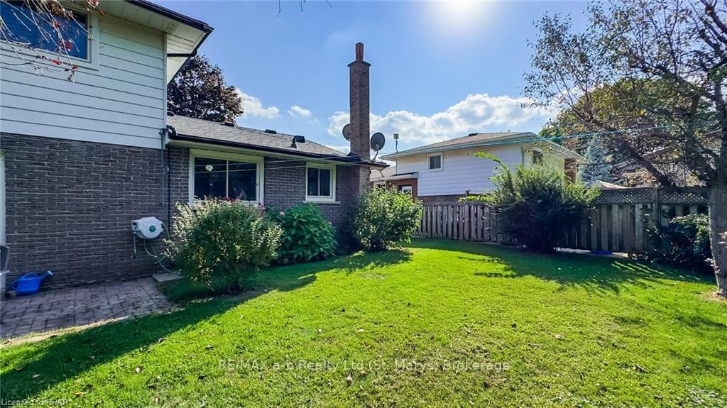 3 SPARLING Crescent photo 46