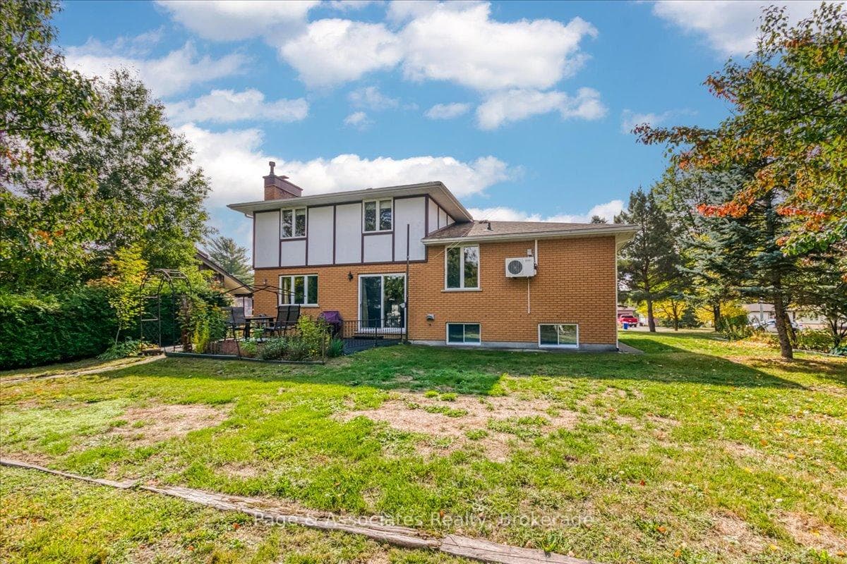 1688 Richard Street photo 6