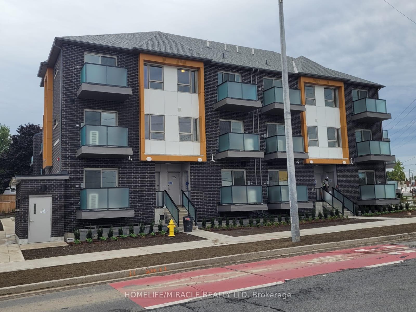 2787 Eglinton Avenue Unit 311 photo 2