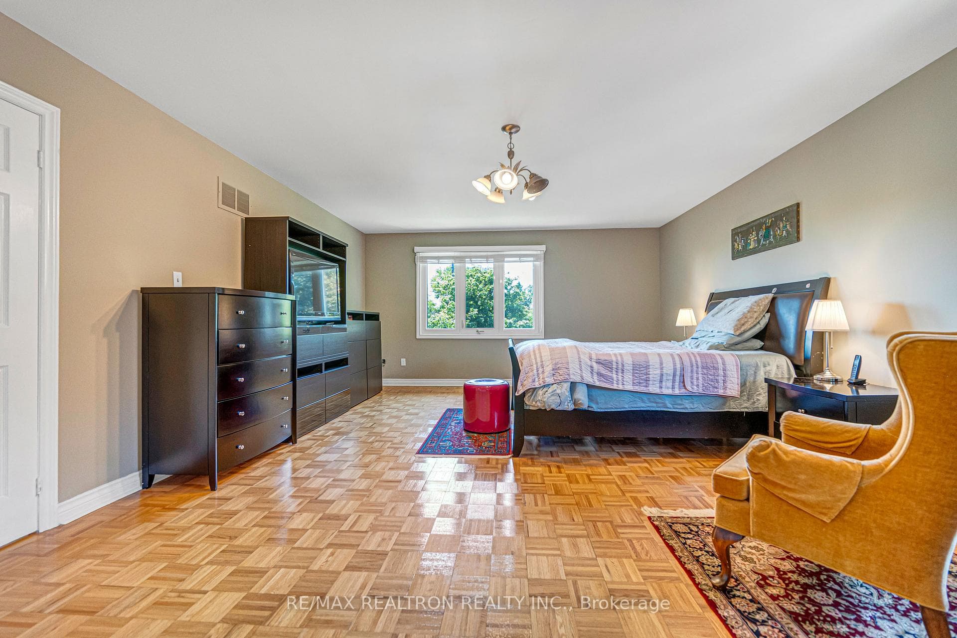 49 Somerset Crescent photo 33