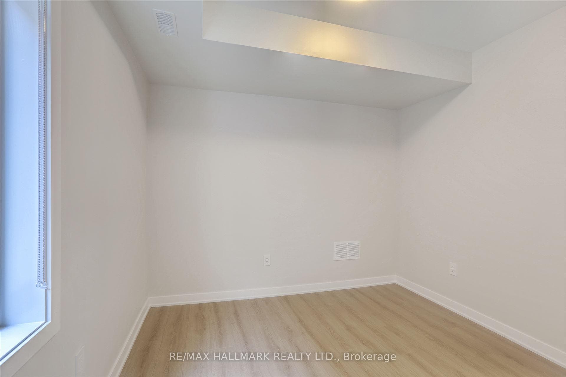 979 Avenue Road Unit Main photo 18