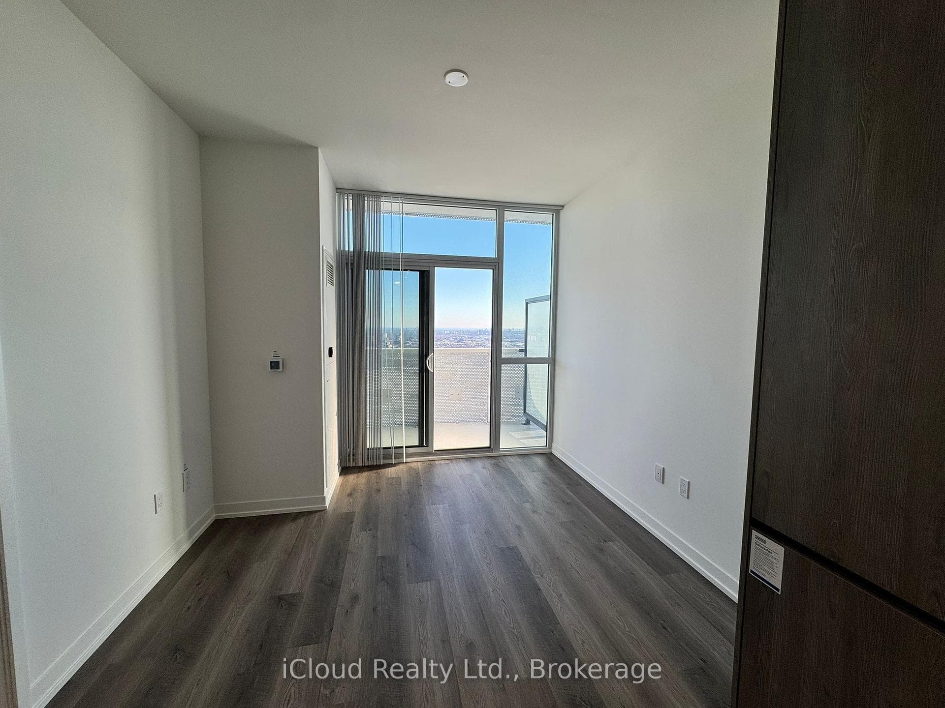 8 Interchange Way Unit 6010 photo 16