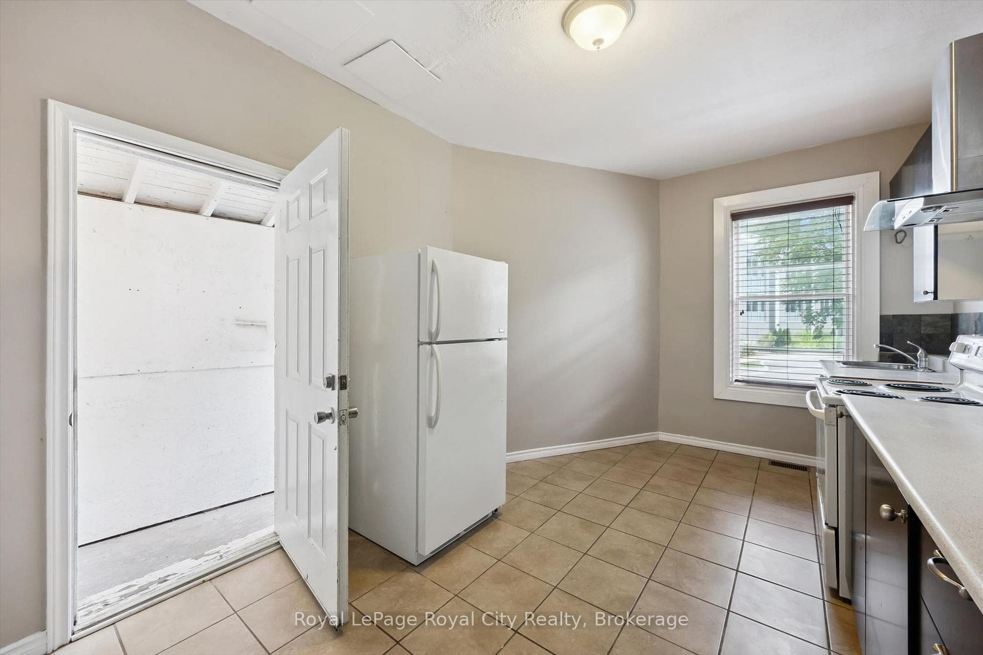 90 Neeve Street photo 20