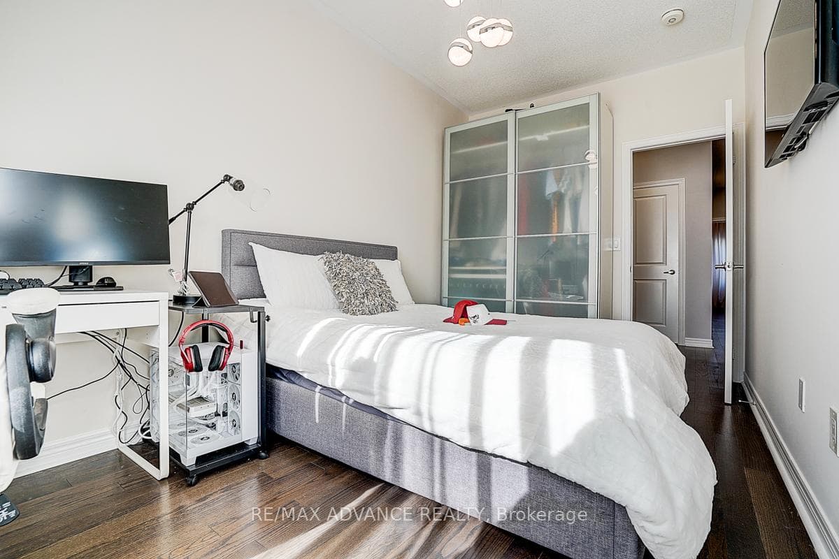 30 Laskin Drive photo 29
