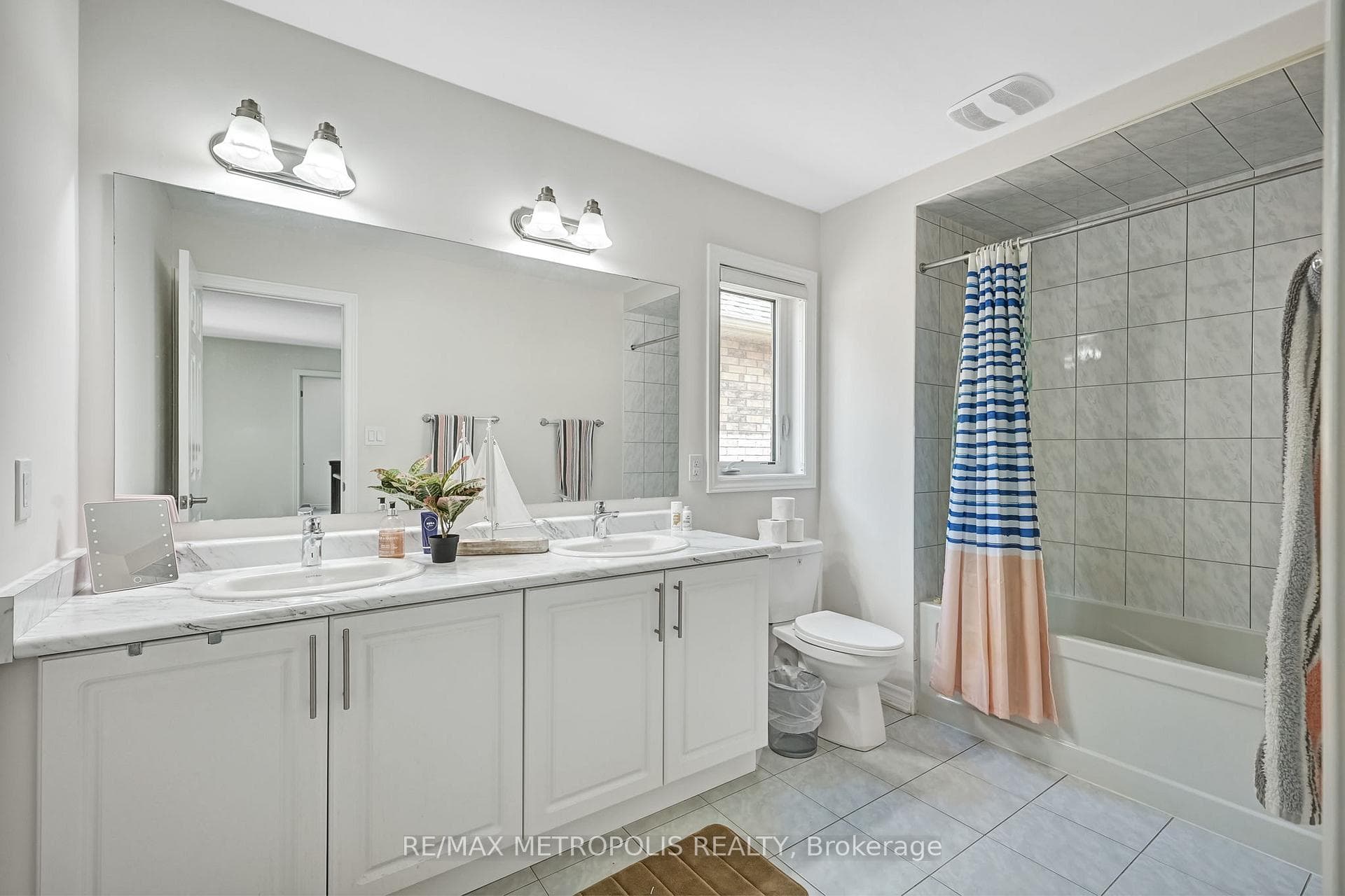 15 Douglas Kemp Crescent photo 32