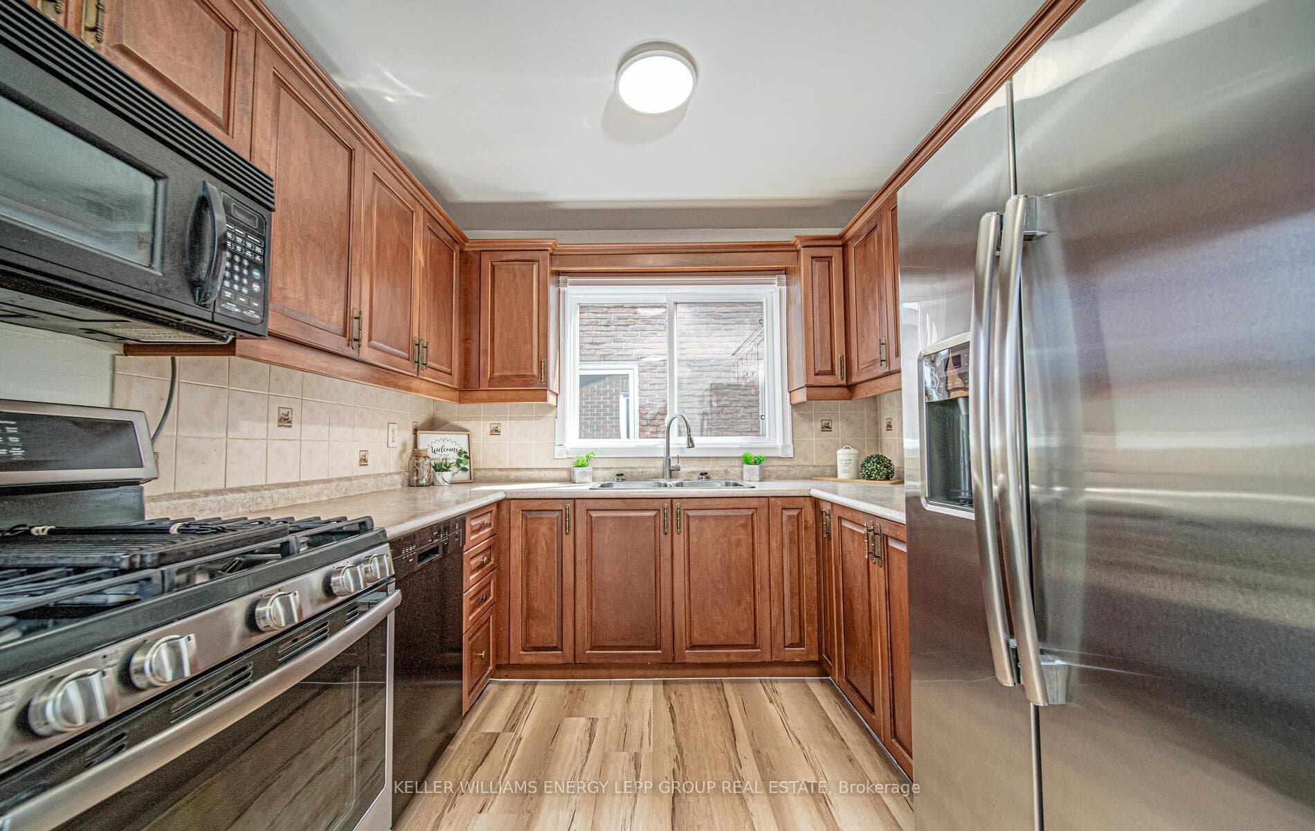 1807 Bronte Square photo 13