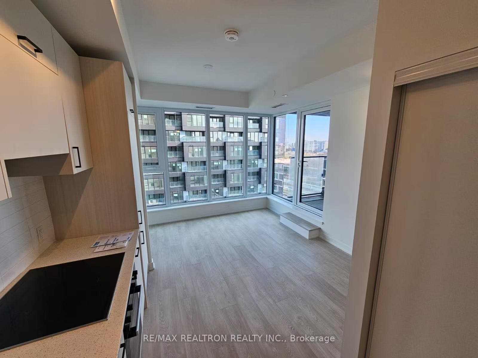 1 Quarrington Lane Unit 1012 photo 4