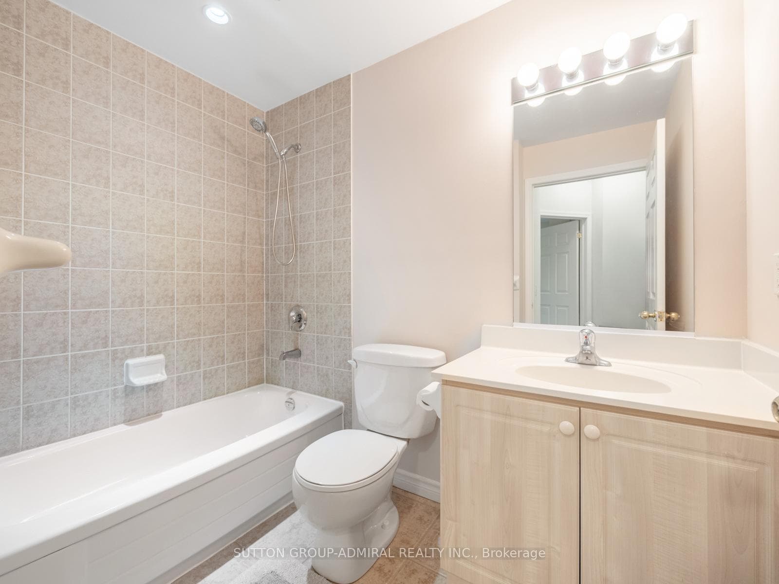 1 Maison Parc Court Unit 215 photo 15