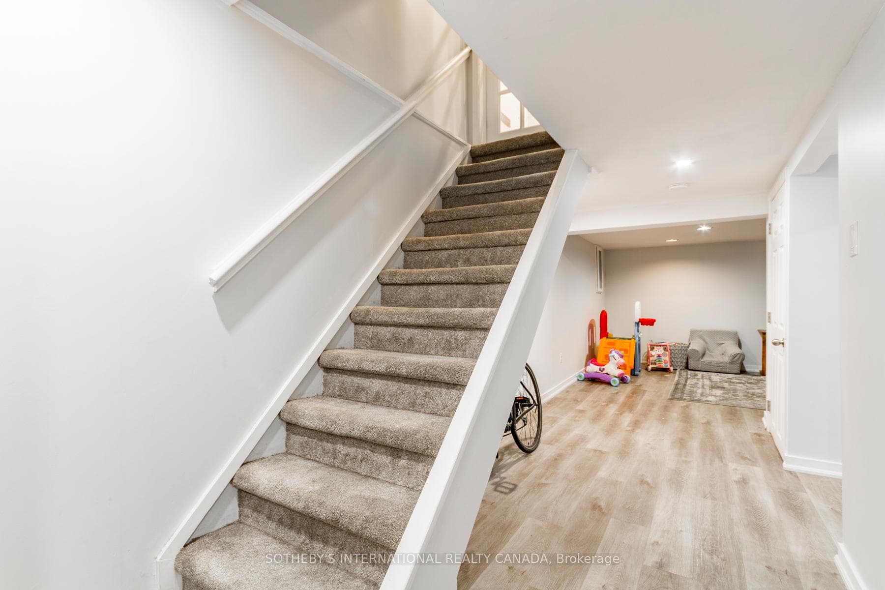 51 Broadfield Drive Unit 32 photo 34