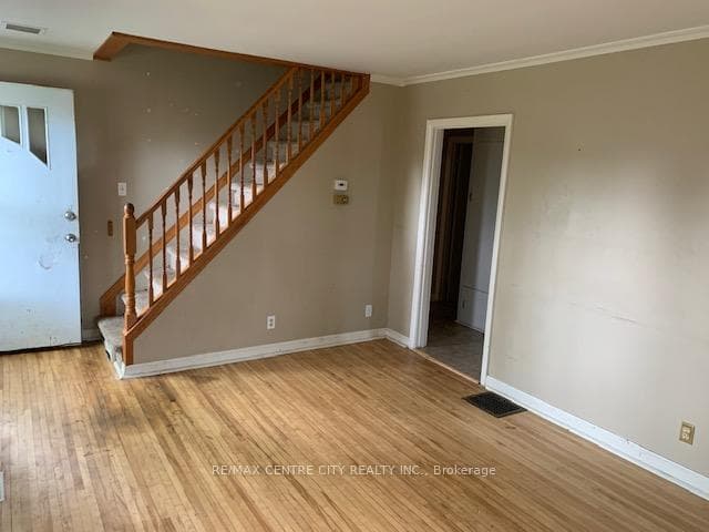 347 Thiel Street photo 4