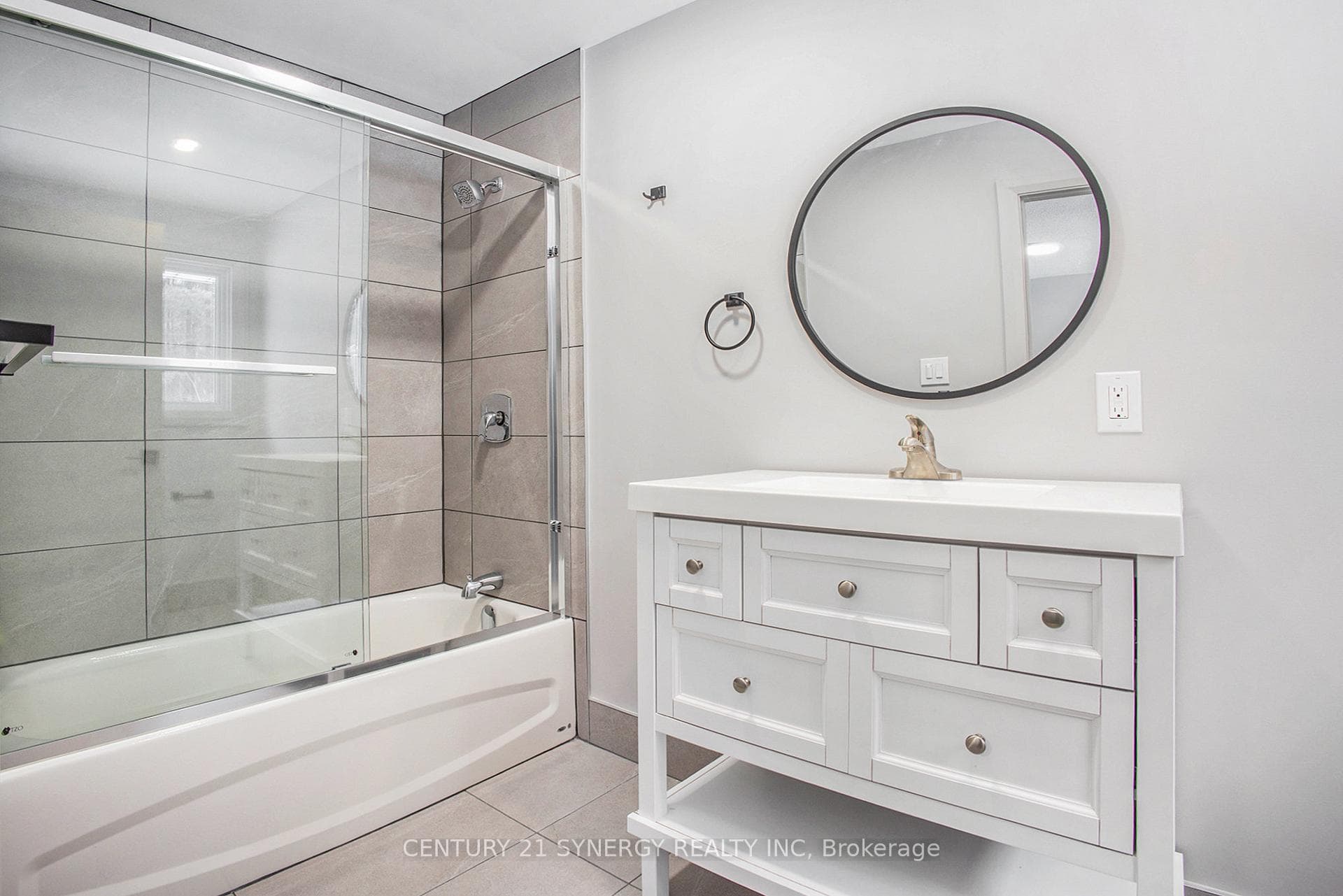 Ensuite-Primary Bedroom Main Level