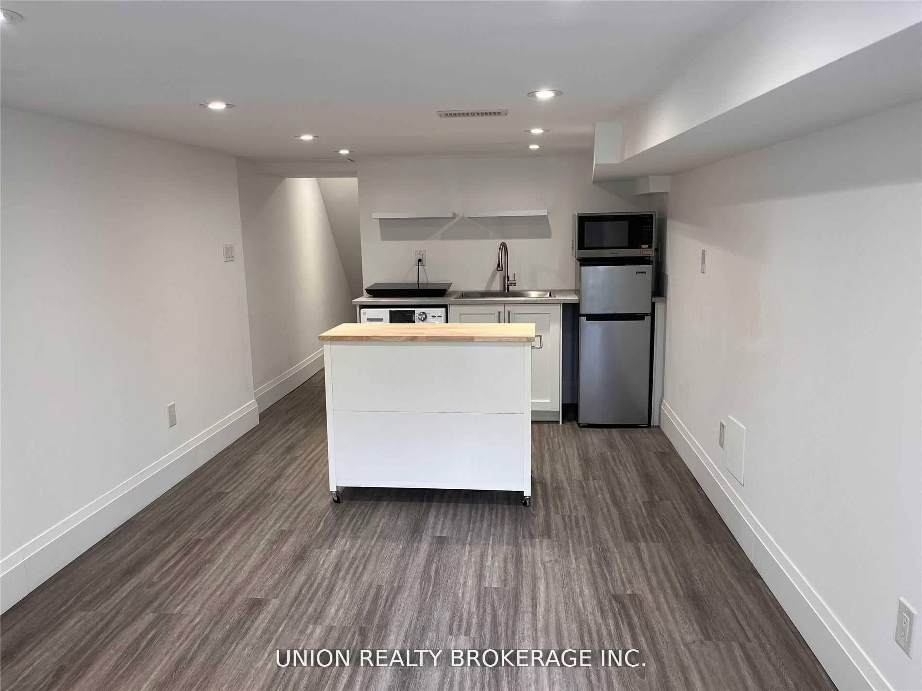 142 Pickering Street Unit Lower photo 4