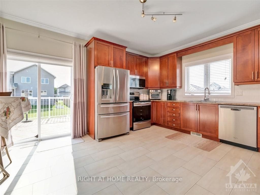 872 OCEANE Street photo 12