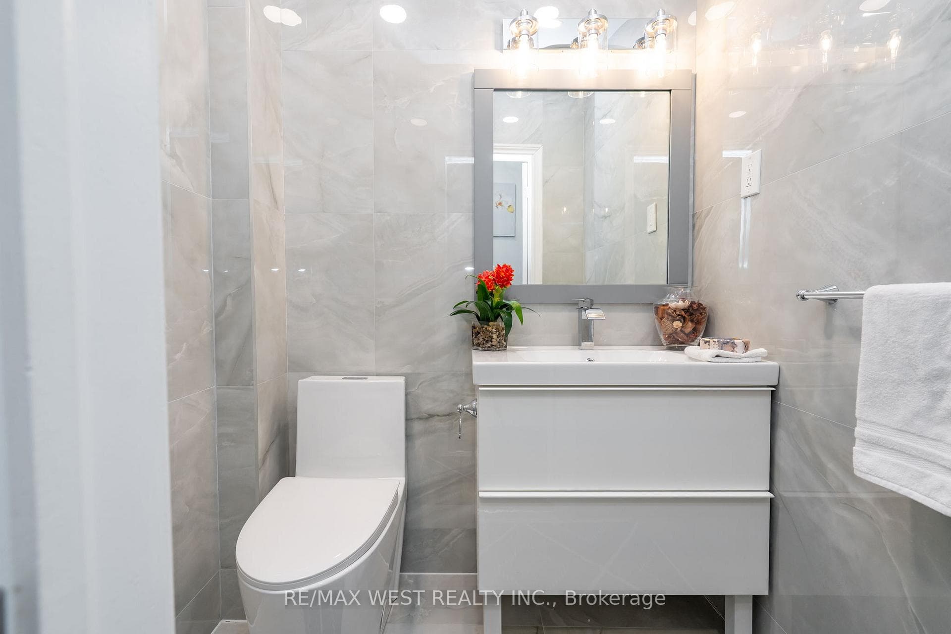 540 Dufferin Street photo 11