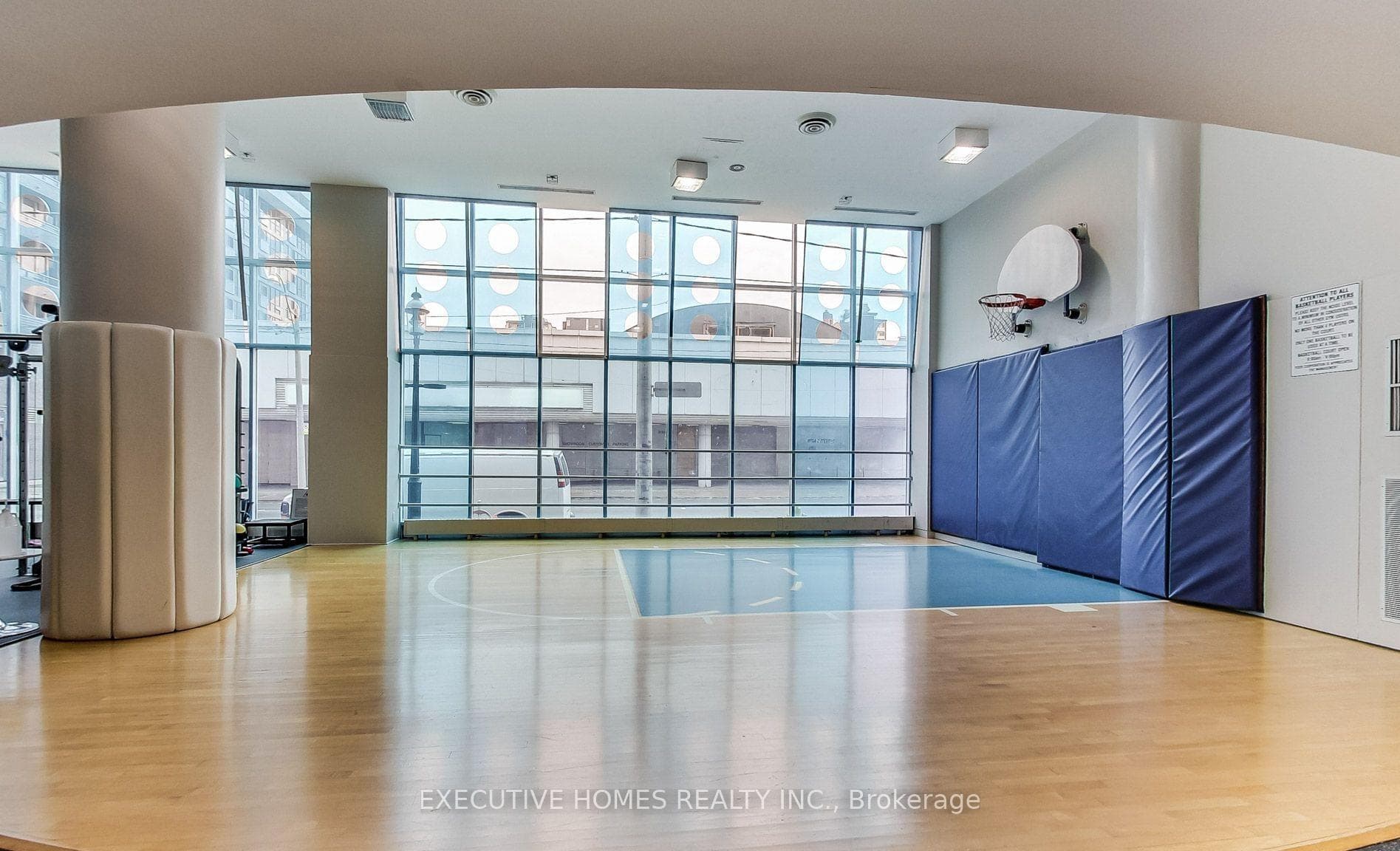 Amenity: Basketball Court