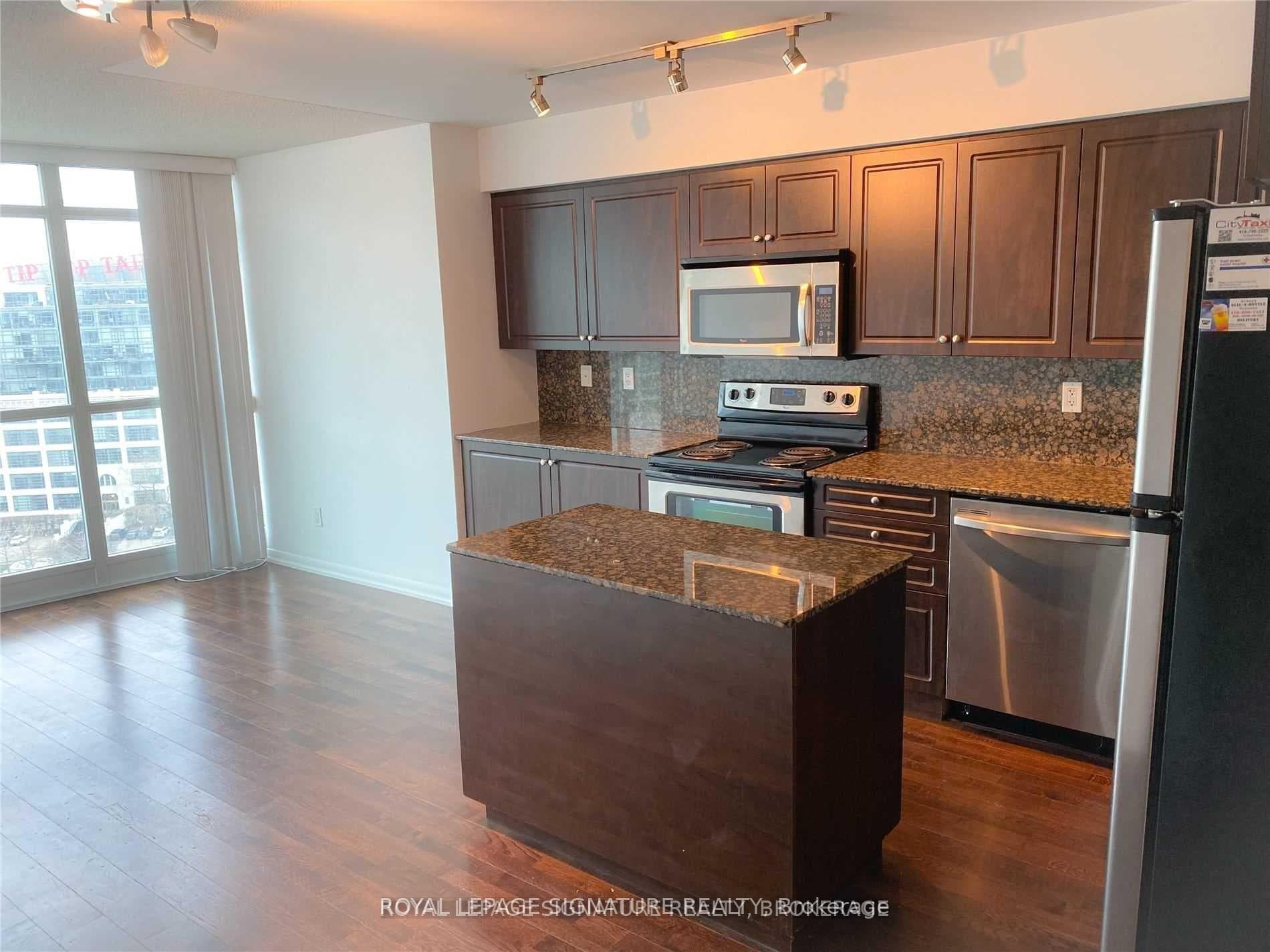 215 Fort York Boulevard Unit 1502 photo 8