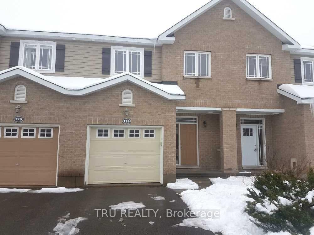 124 Windance Crescent photo 1