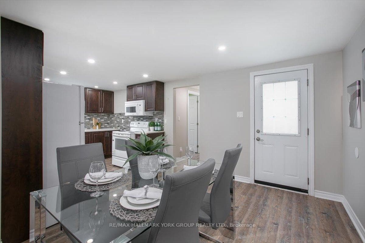 21 Lakeshore Road photo 15