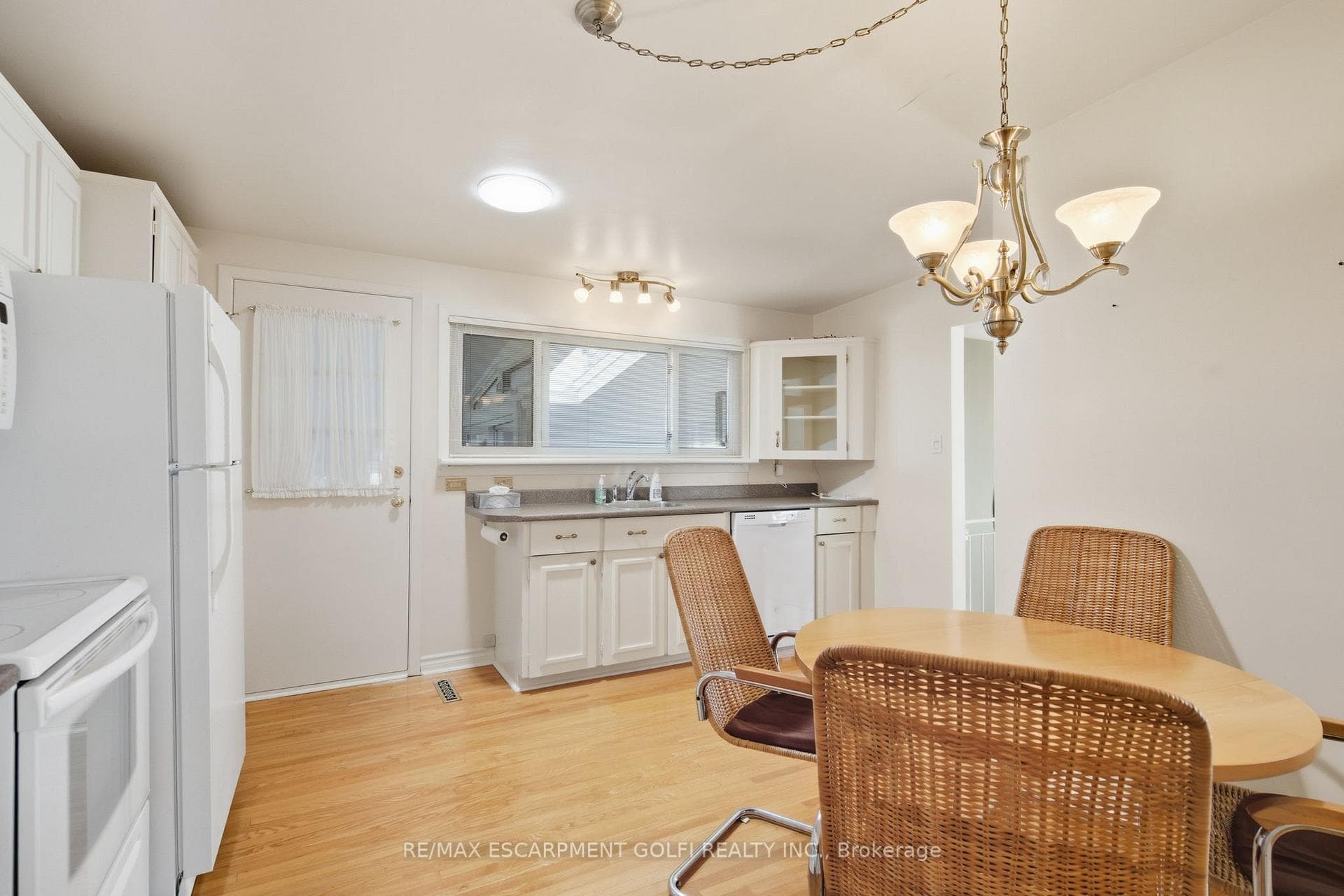 106 Fielding Crescent photo 10