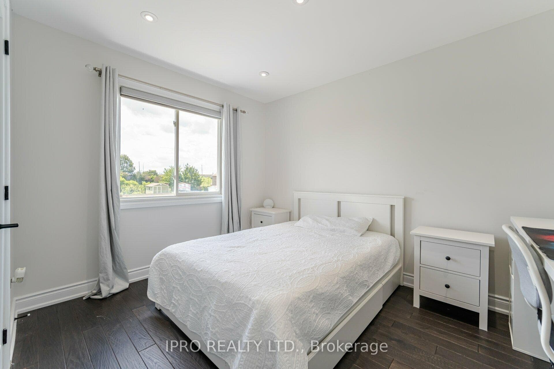 176 Landsbridge Street photo 25