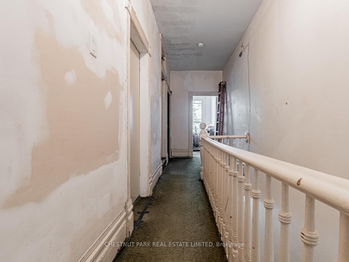 133 Bathurst Street photo 12