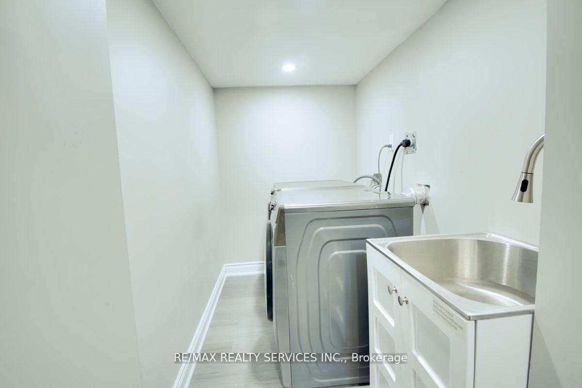 5 Stella Crescent photo 36