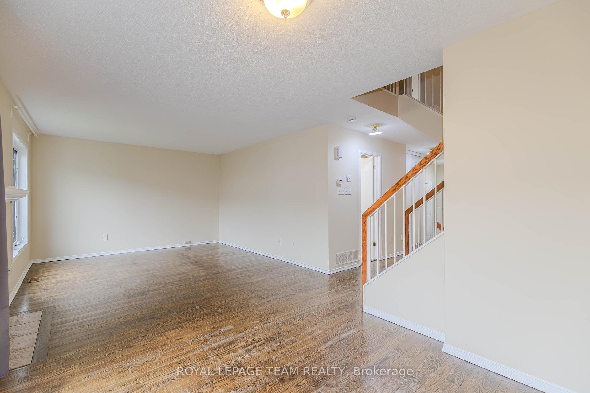 263 Cresthaven Drive photo 17