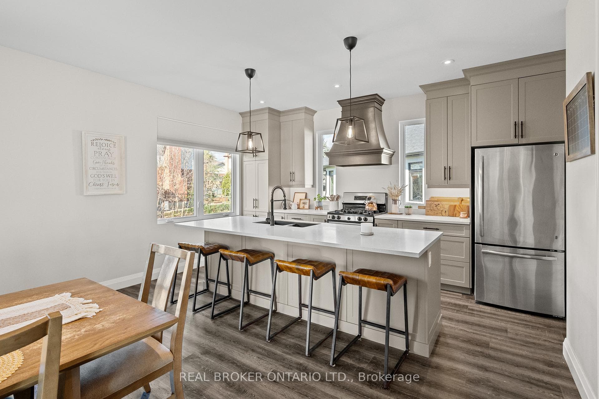 92 Ivy Crescent photo 20