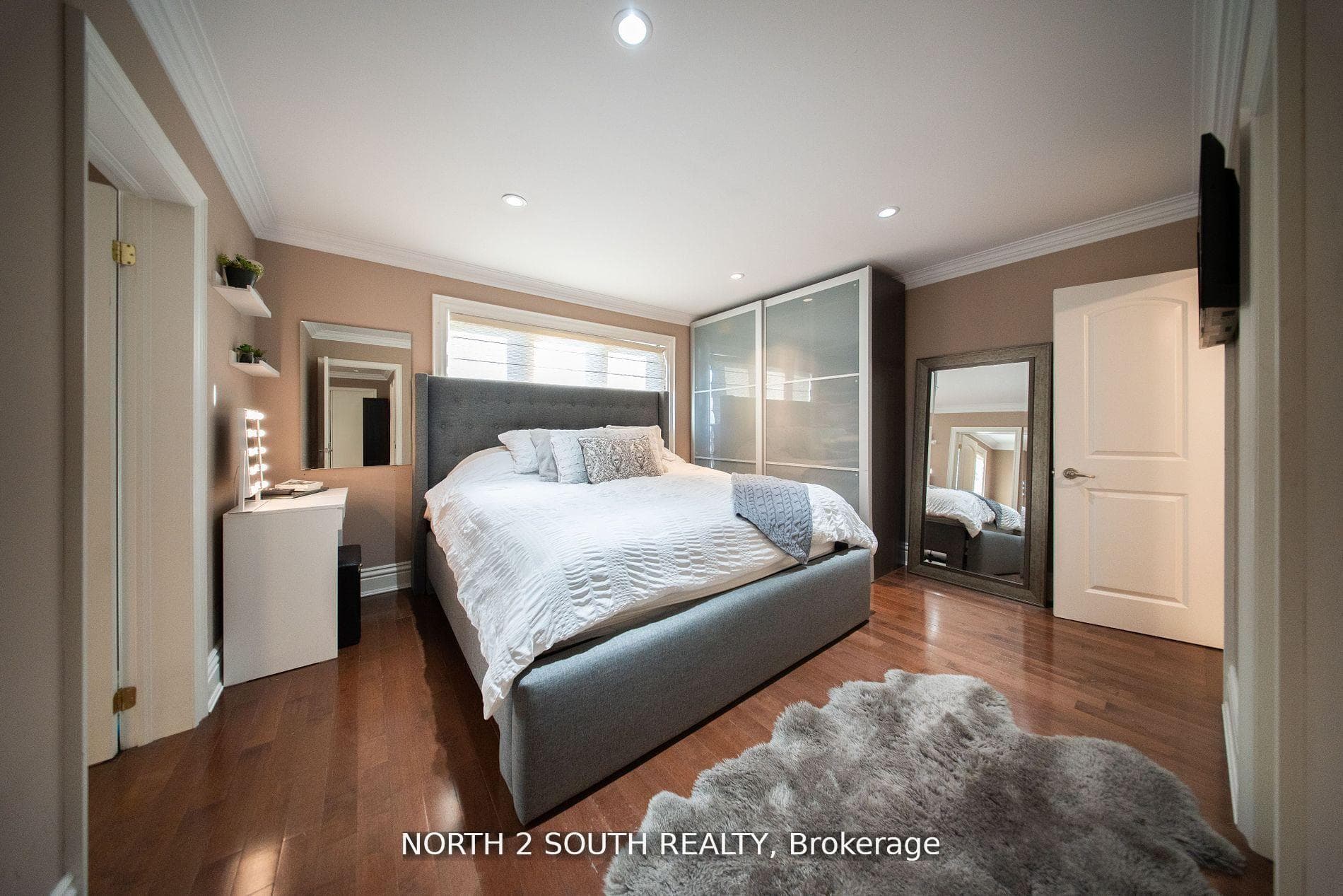 339 Burnhamthorpe Road photo 20