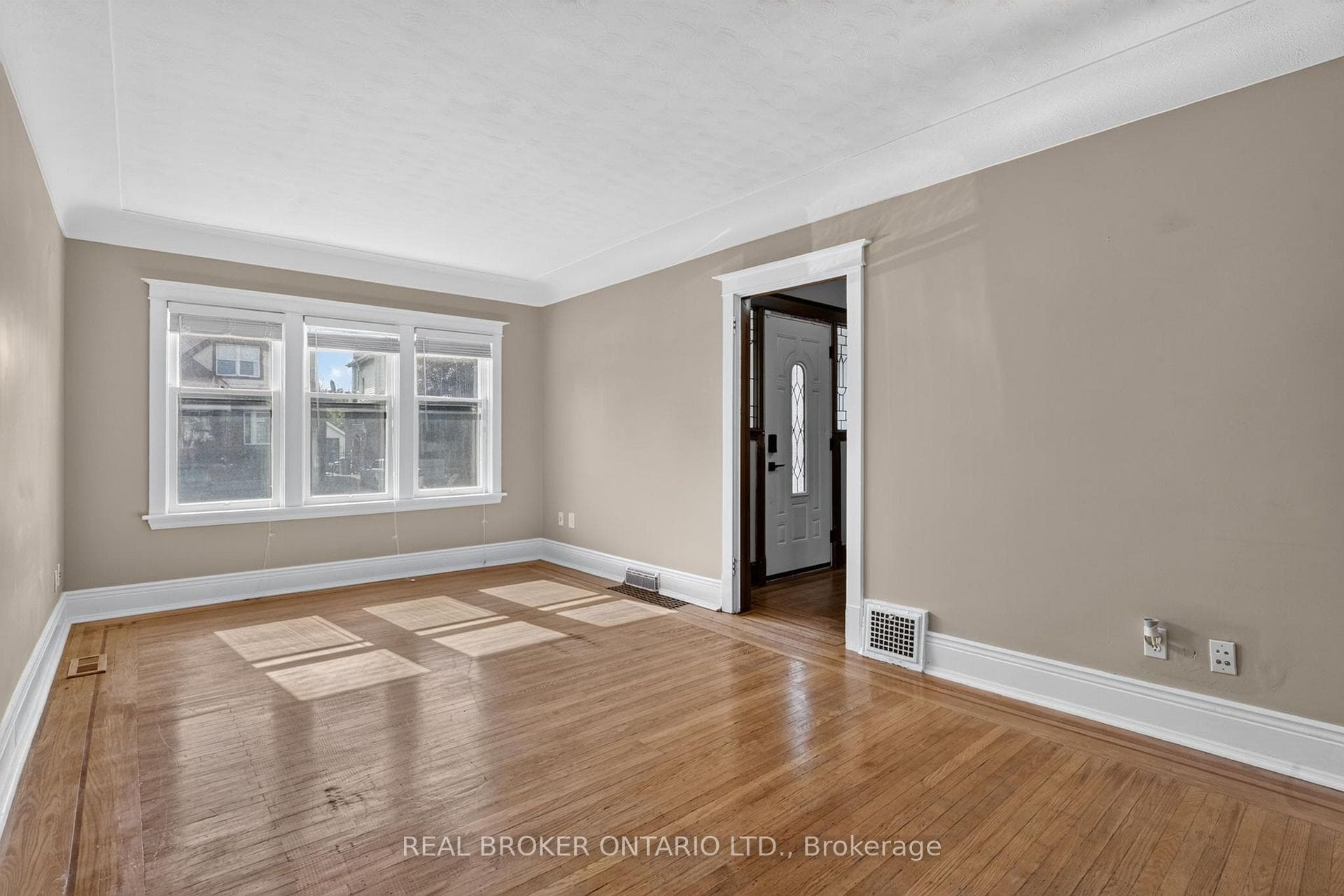 72 Houghton Avenue photo 8
