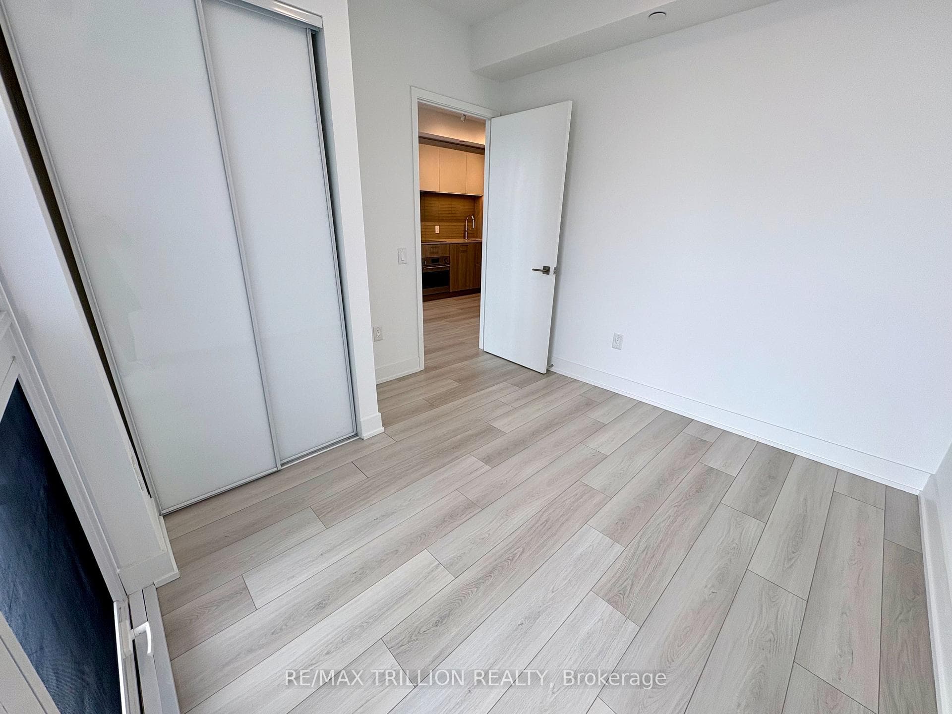 Functional Bedroom with Closet