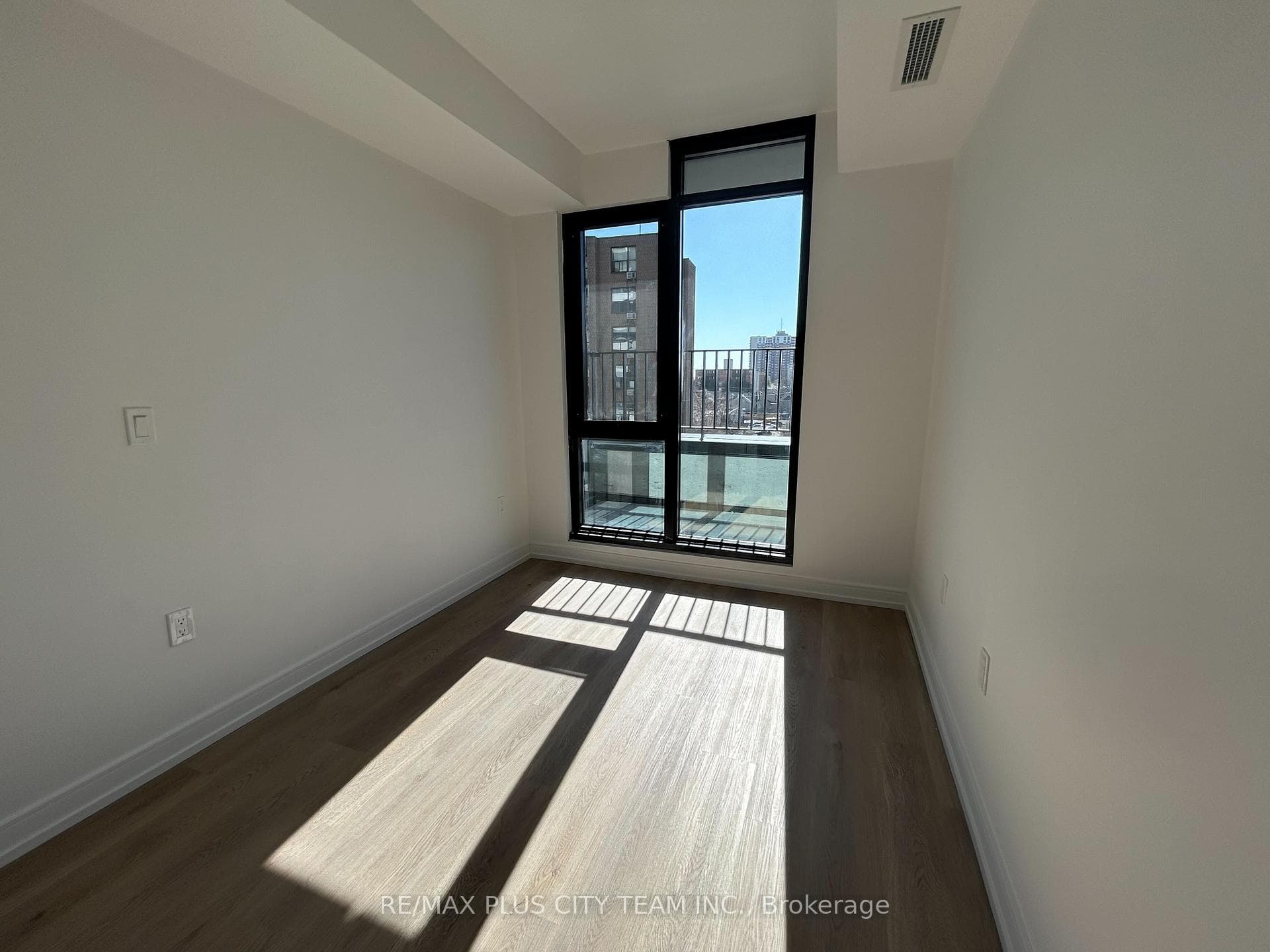 1 Jarvis Street Unit 527 photo 10