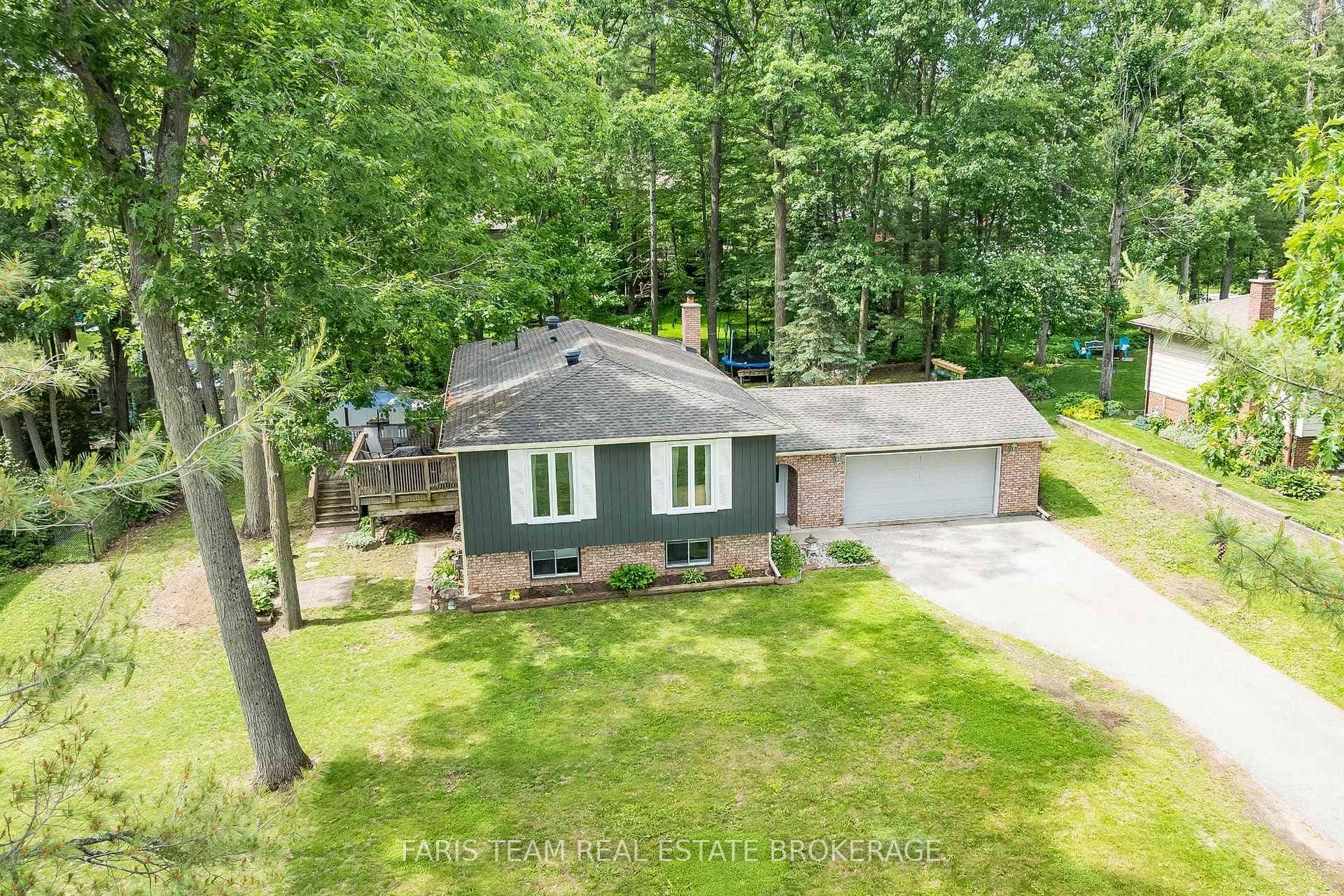 1202 Sunnidale Road photo 1