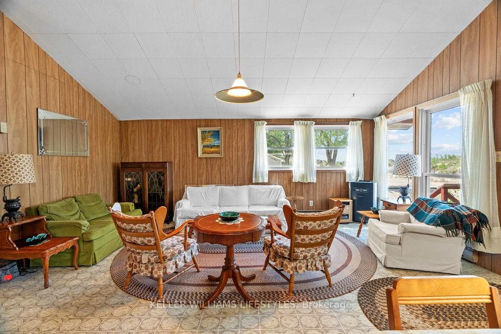 7403 SANDERSON Road photo 13