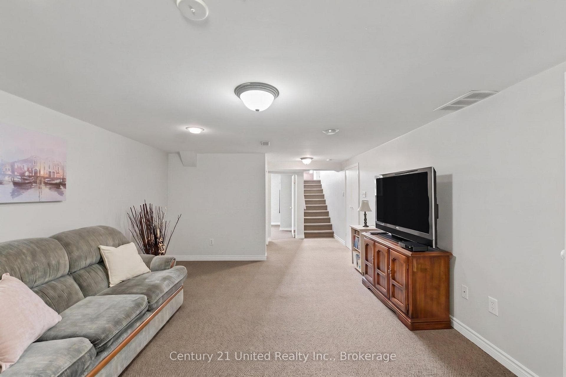 815 Stewart Drive photo 16