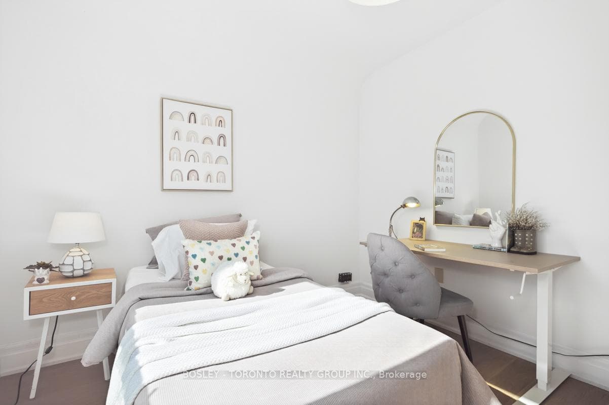 148 Heward Avenue photo 20