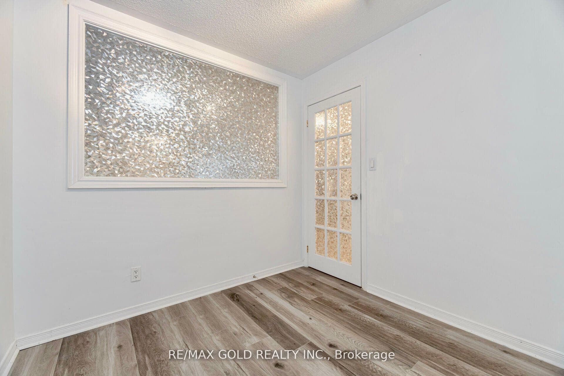 15 Strangford Lane Unit 104 photo 22