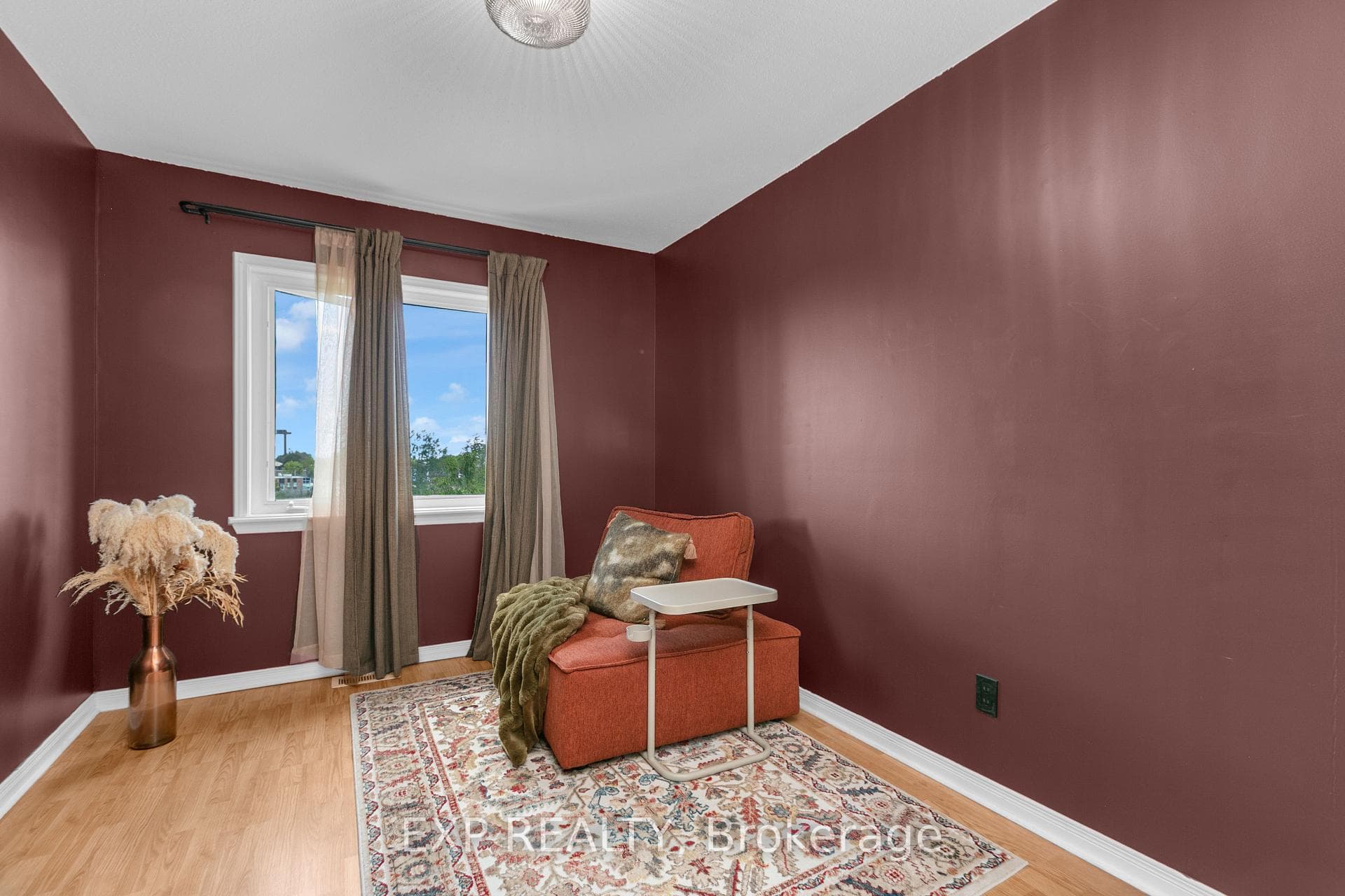555 REARDON Private photo 36