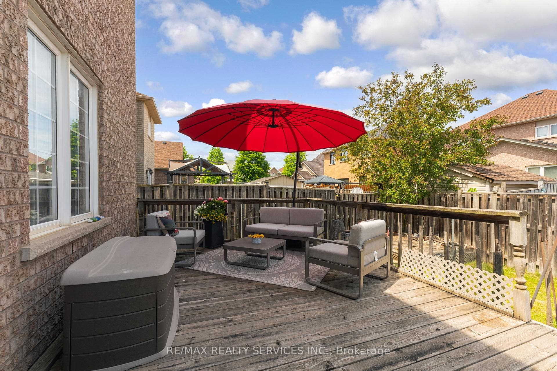 295 Queen Mary Drive photo 45