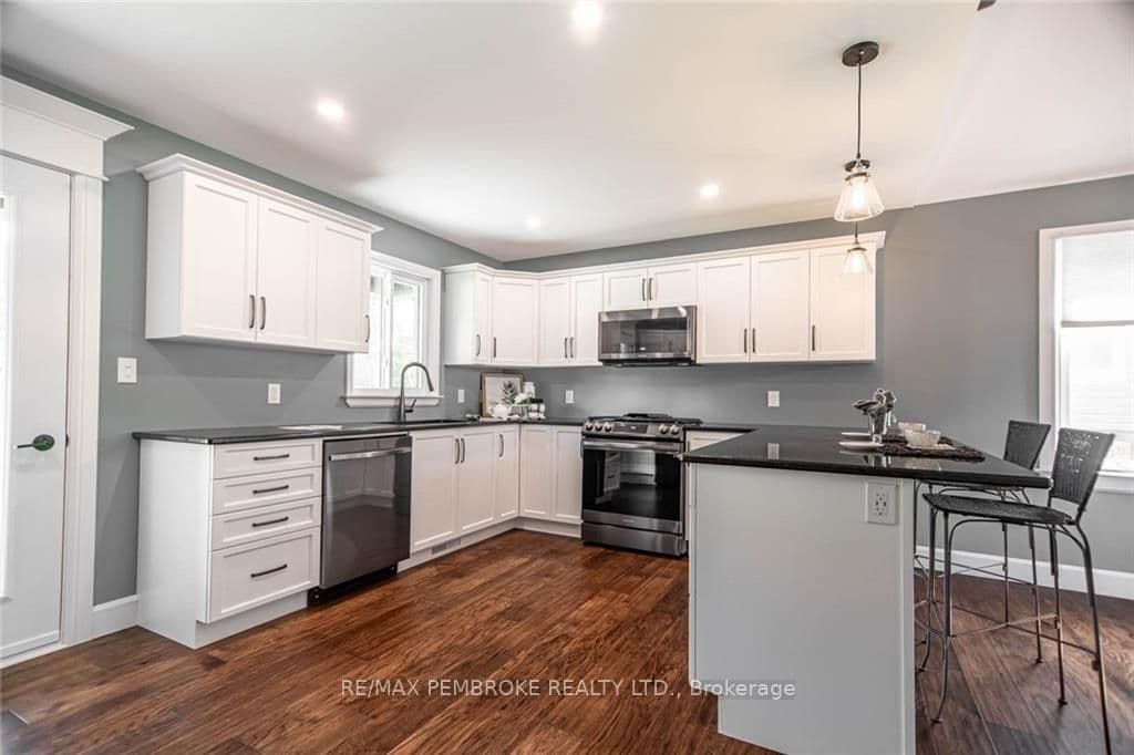 1006 BEATTY Crescent photo 8
