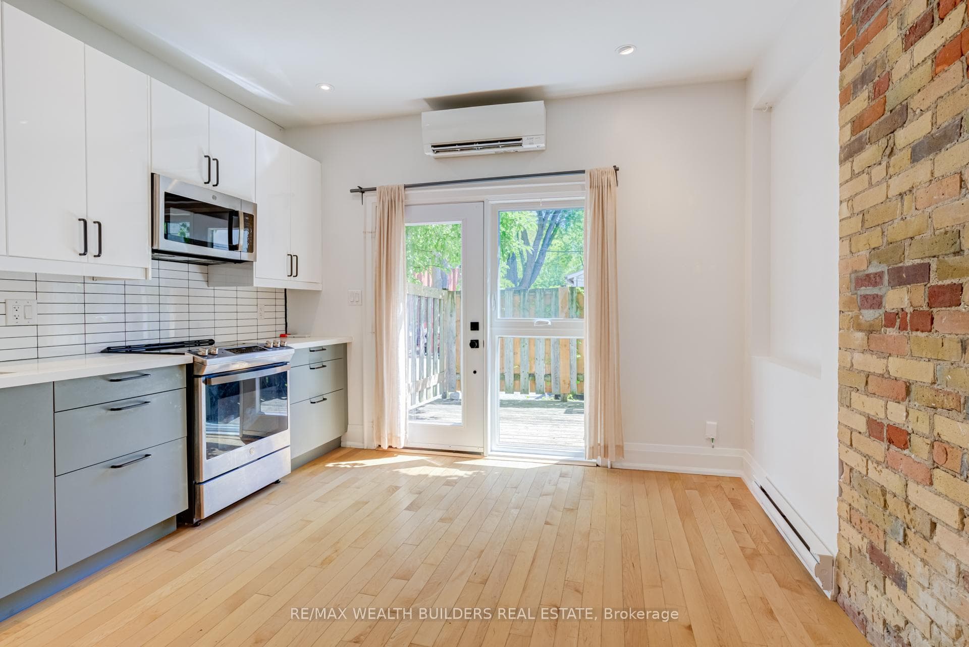 167 Broadview Avenue Unit 3 photo 4