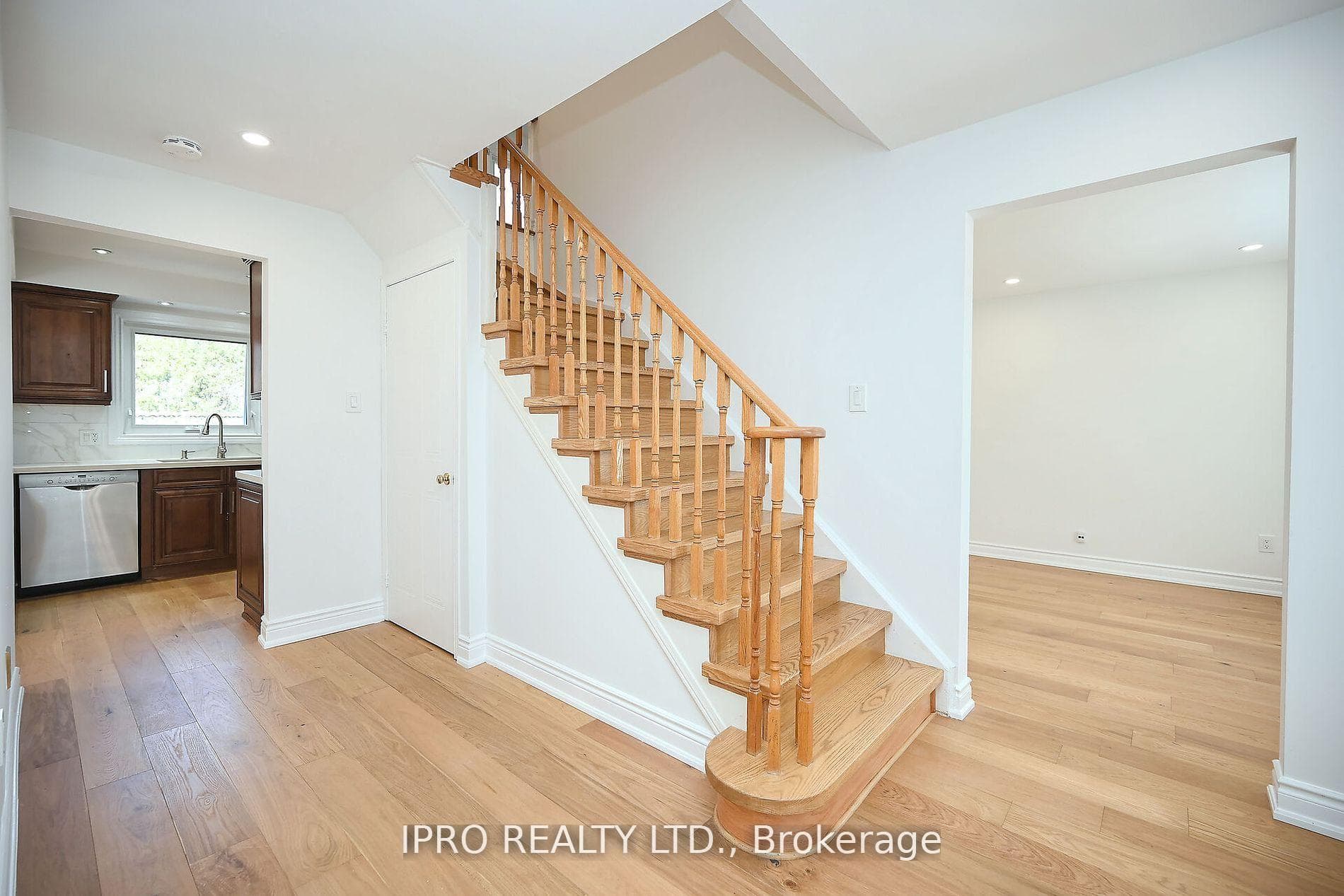 293 O'Donoghue Avenue photo 4