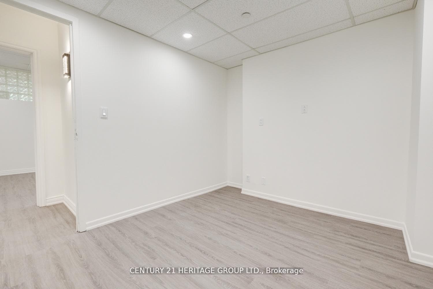 2900 Yonge Street Unit 101 photo 16